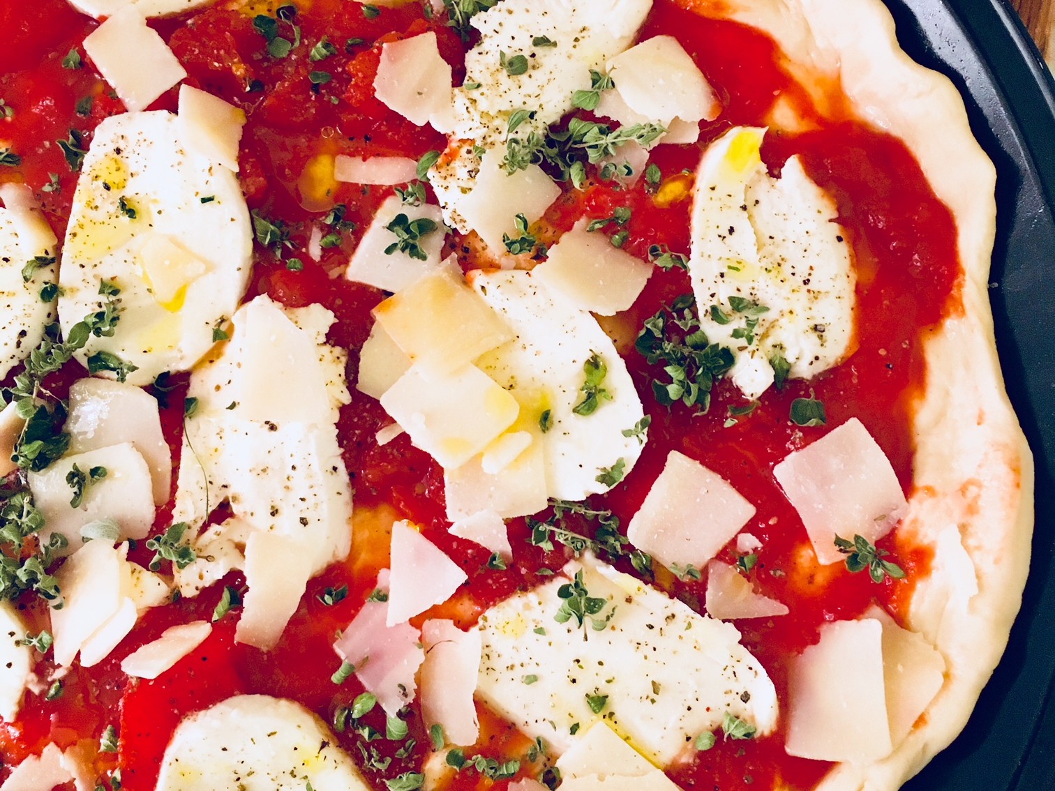 Tomaten Mozzarella Pizza - Die Dampfgarerin