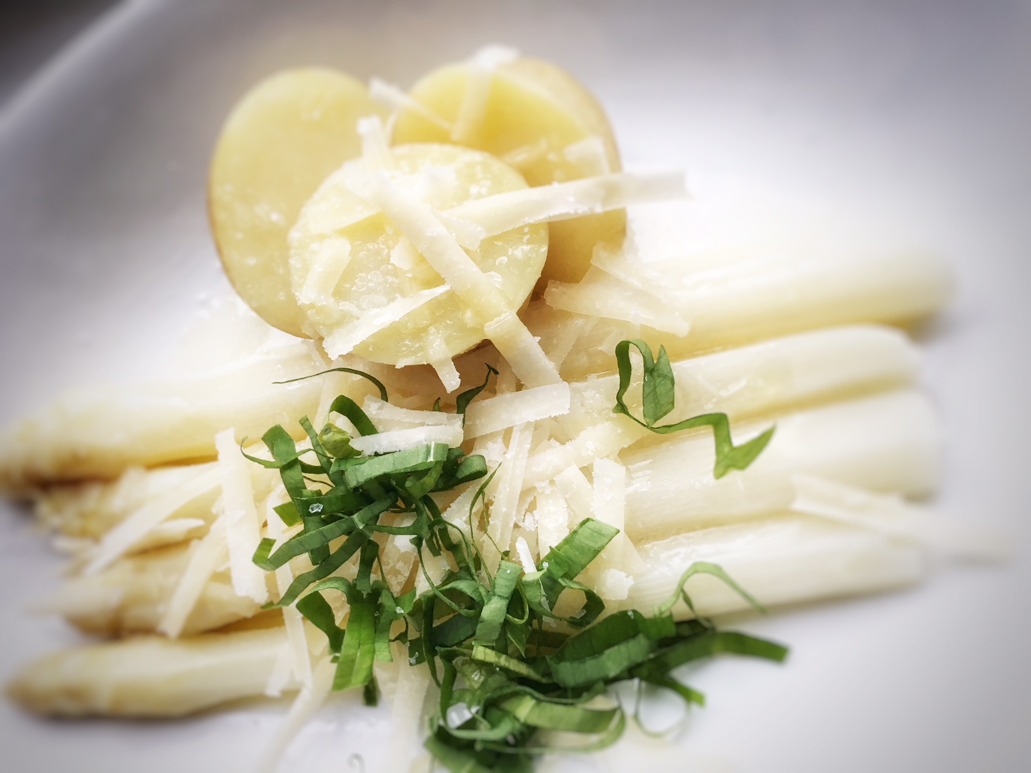 Spargel Rezept mit Kartoffeln, Butter und Parmesan - Die Dampfgarerin