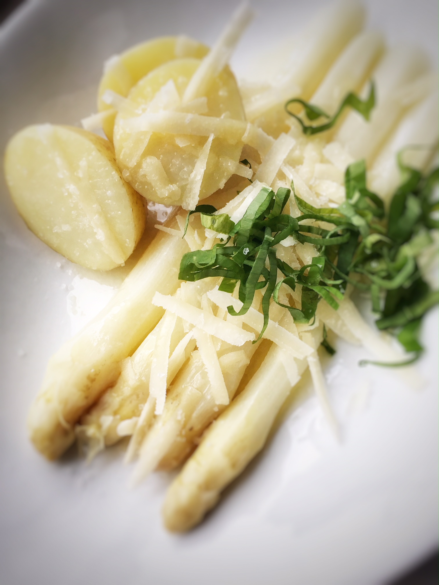 Spargel Rezept mit Kartoffeln, Butter und Parmesan - Die Dampfgarerin